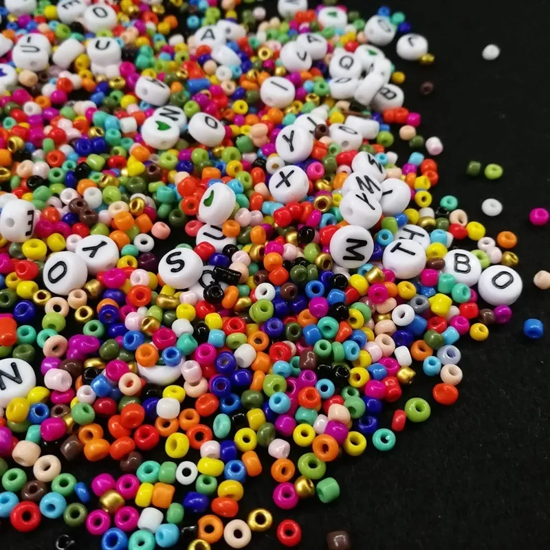 5000-teiliges Perlen-Set, 3 mm Glas-Rocailles, Alphabet-Buchstabenperlen und herzförmige Perlen für Namensarmbänder, Schmuckherstellung und Basteln Y200730