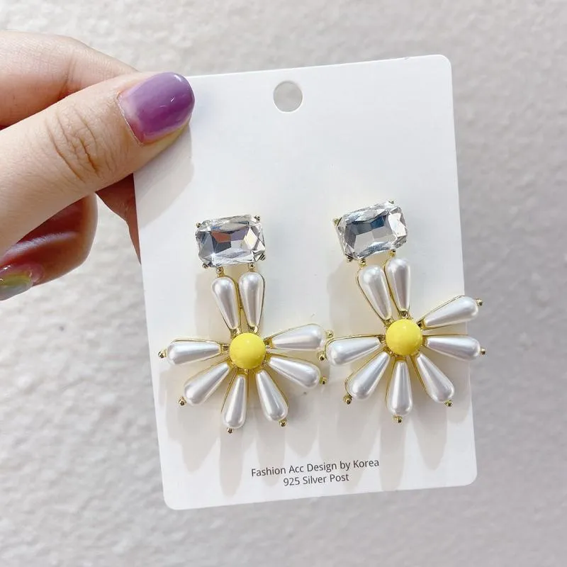 Mengjiqiao Koreańska moda żółta perłowa kwiat Dziewczynę dla kobiet dziewczęta eleganckie metalowe kryształowe wisiorki imprezowe prezenty biżuterii1321x