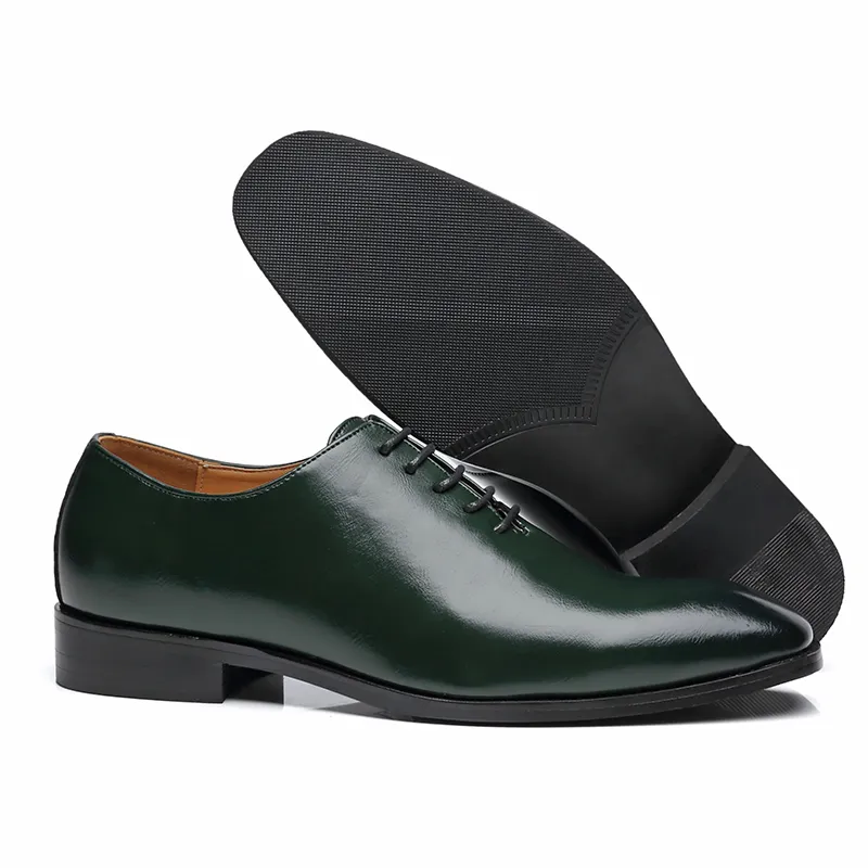 Sapatos masculinos British Business Suit Men Men Dress Shoes Lace-up Flats Mocassins Casamento Oxfords Big Size Y200420