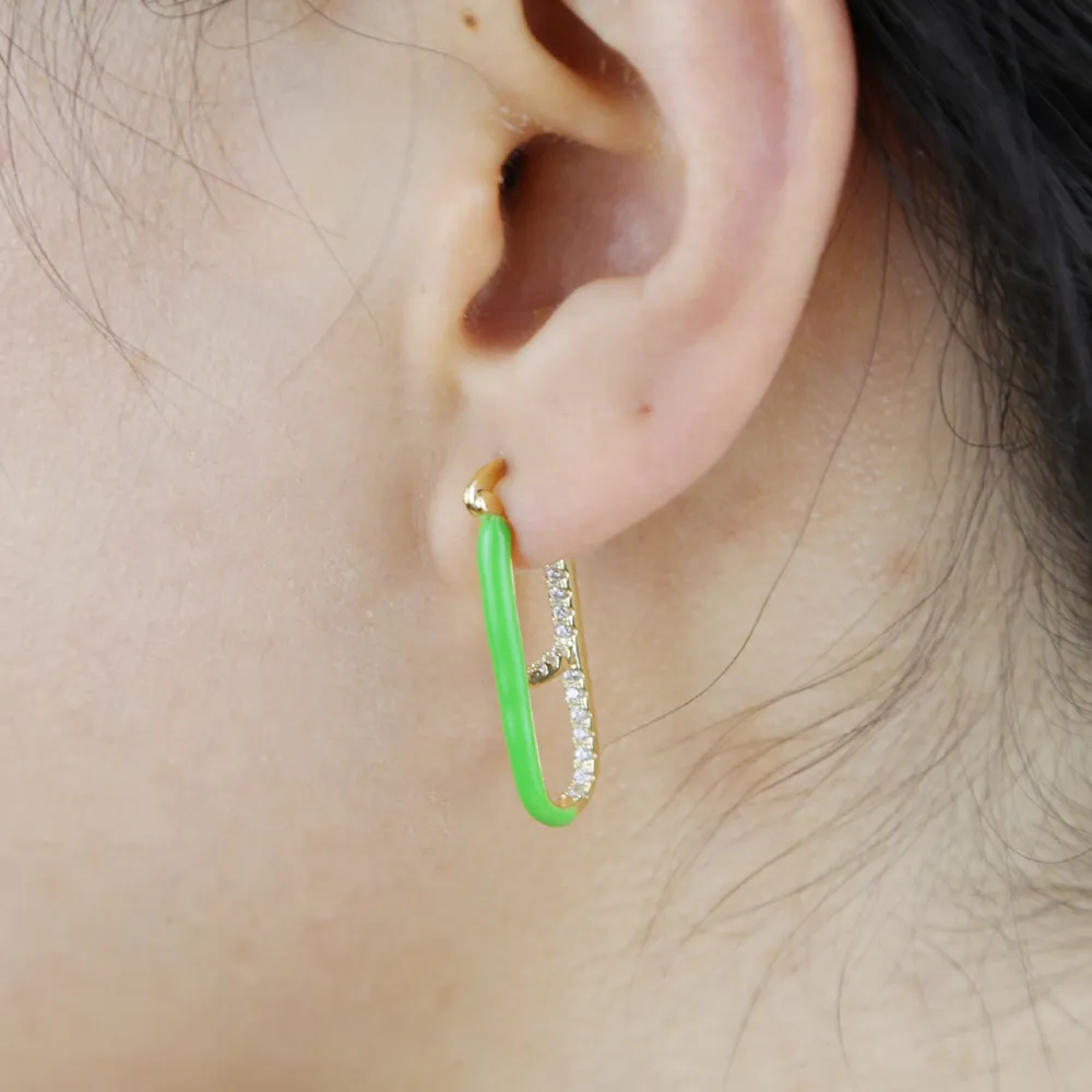 2021 여성을위한 한 쌍 직사각형 후프 귀걸이 작은 큐빅 지르코니아 Huggie 골드 컬러 기하학적 사각형 귀걸이 4 색