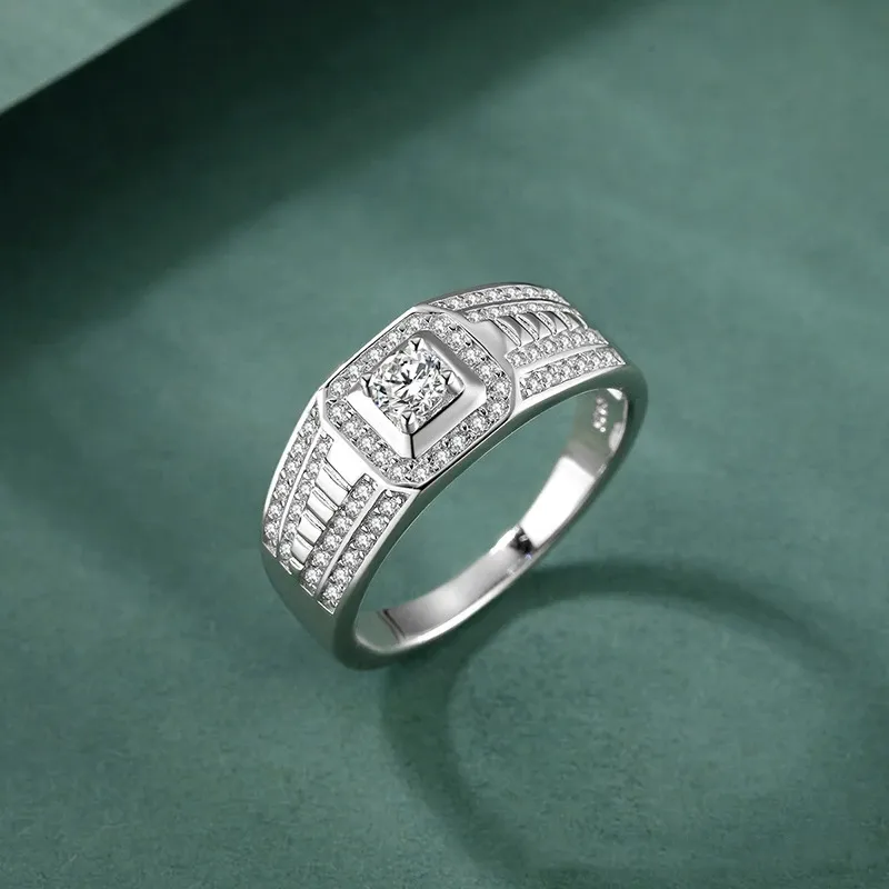 S925 Sterling Silver Plaqué Platine Simulation Mosang Dominateur Hommes D'affaires Bague En Diamant Nouveau Plein Diamant Tendance Bijoux