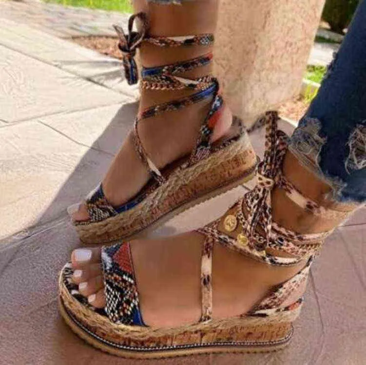 Grandi sandali estivi anello piede da donna STRAP ROMAN serpente Scarpe da donna con suola spessa con paillettes