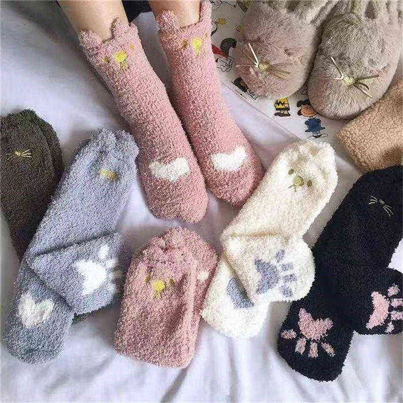 FINETOO es / ensemble femmes automne et hiver chaussettes en peluche épaisses chaussettes chaudes corail velours Animal dormir antidérapant maison chaussettes de sol 211221