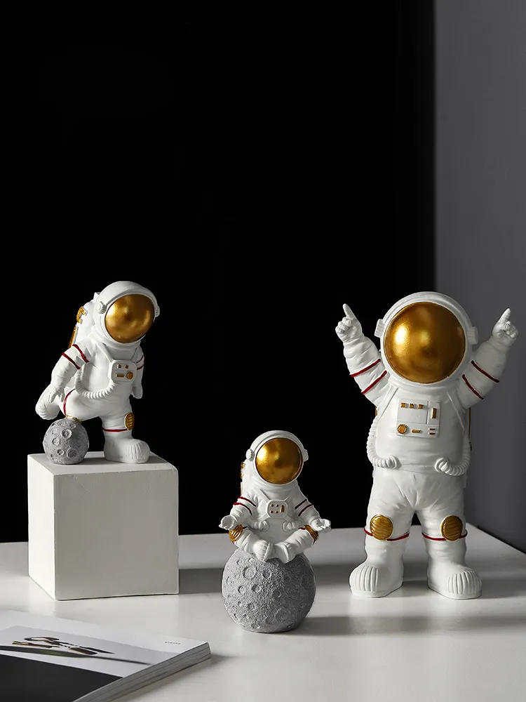 Nordic Moderno Astronauta figurine in miniatura Mestiere Della Resina Casa fata giardino decorazione scrivania Manufatti l'arredamento accessori la camera 201284v
