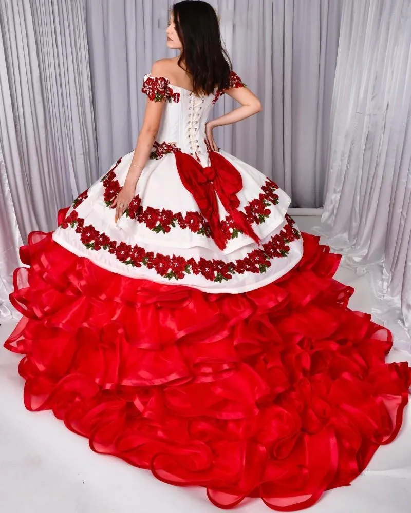 Nyligen två stycken Sweet 16 Quinceanera -klänningar med avlägsnande kjol Appliced ​​pärlade mexikanska tävlingsklänningar Vestidos de 15 A OS 165b
