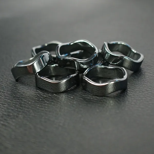 Anneaux de bande noire, anneau d'hématite, design de vagues empilable, mélange taille de gros de gros