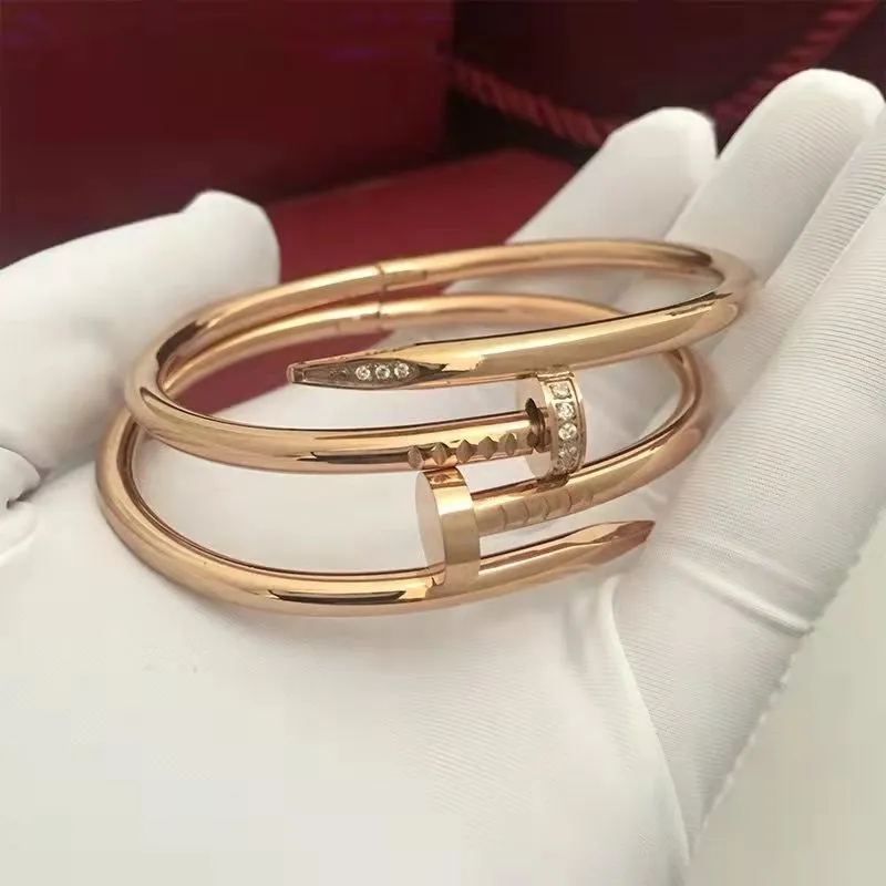 Projektanci mody bransoletki Charm Bangle Jewelry Wysokiej jakości klasyczna bransoletka męska Niedodręczne biżuterii Prezent dla mężczyzn i WOM204C