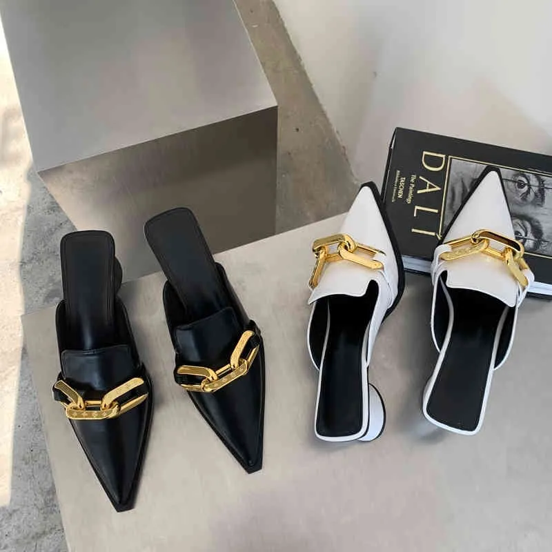 2022 Marque de luxe d'été Femmes Black High Heels Slippers Close Tone Block Talons Mules Designer Slip on Loafers Slides Party Shoes1427211