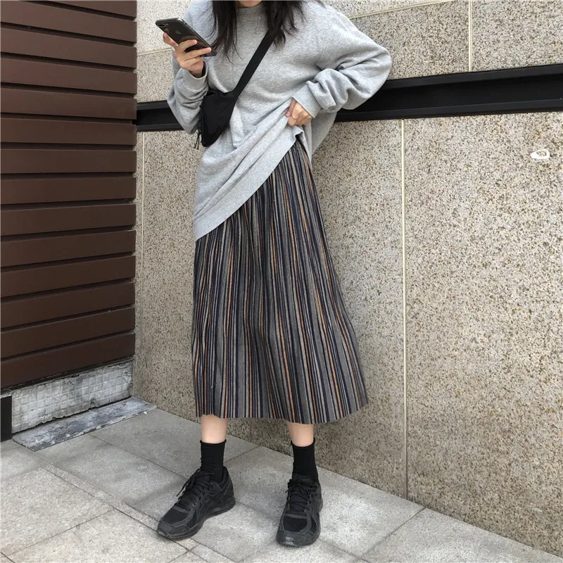 Women's Autumn Draped Rib Pleated Long Knitted Skirt Elegant Winter Woolen Blend A-line Long Knit Skirt Elastic Waist 210331