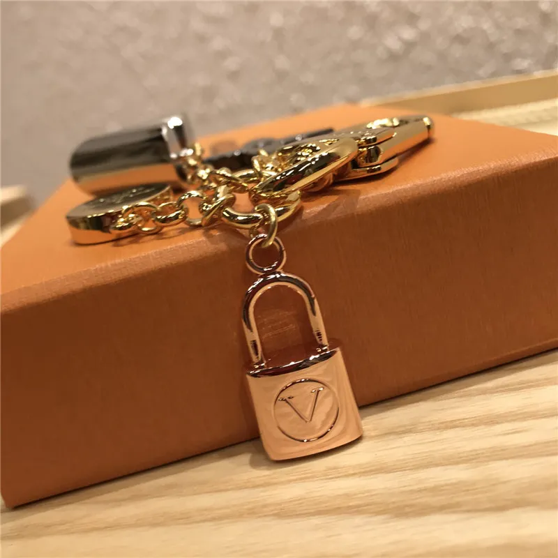 Клайтный роскошный дизайнер Gold Metal Key Buckle Classic Brand Letter Rose Lock Star Pendant Styly High -Caffice Buckains Bag Orna293O