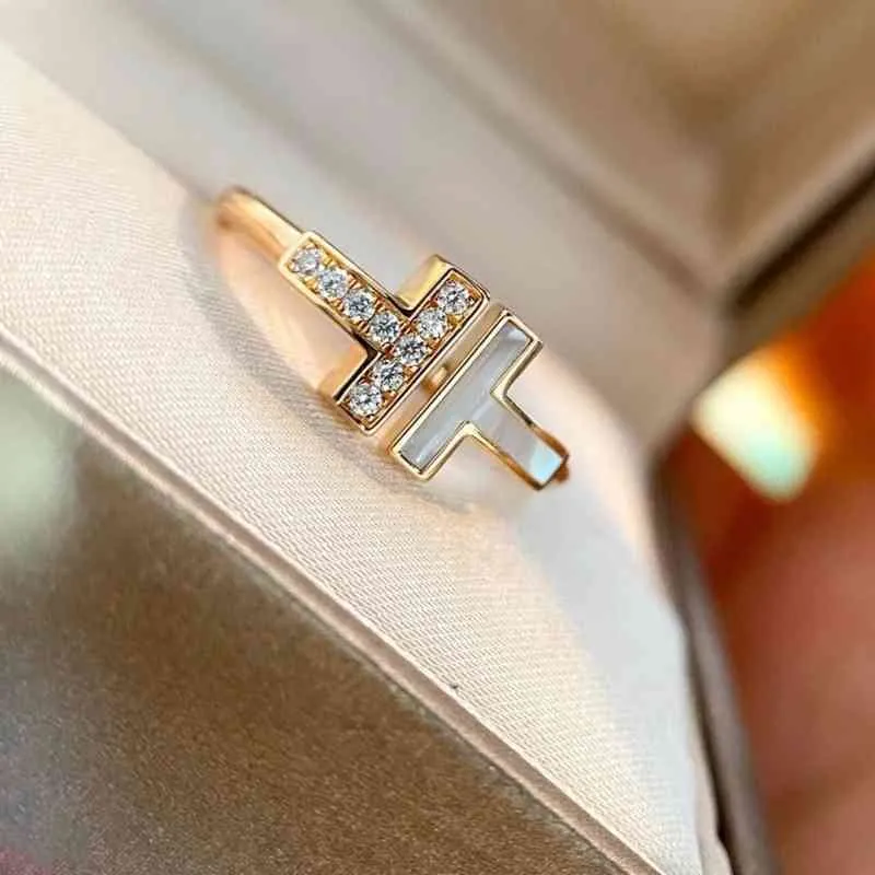 Vendendo anel ti 2022 feminino original selo de aço versão alta duplo tcard casa anel abertura branco fritillaria incrustado com diamante 7846700