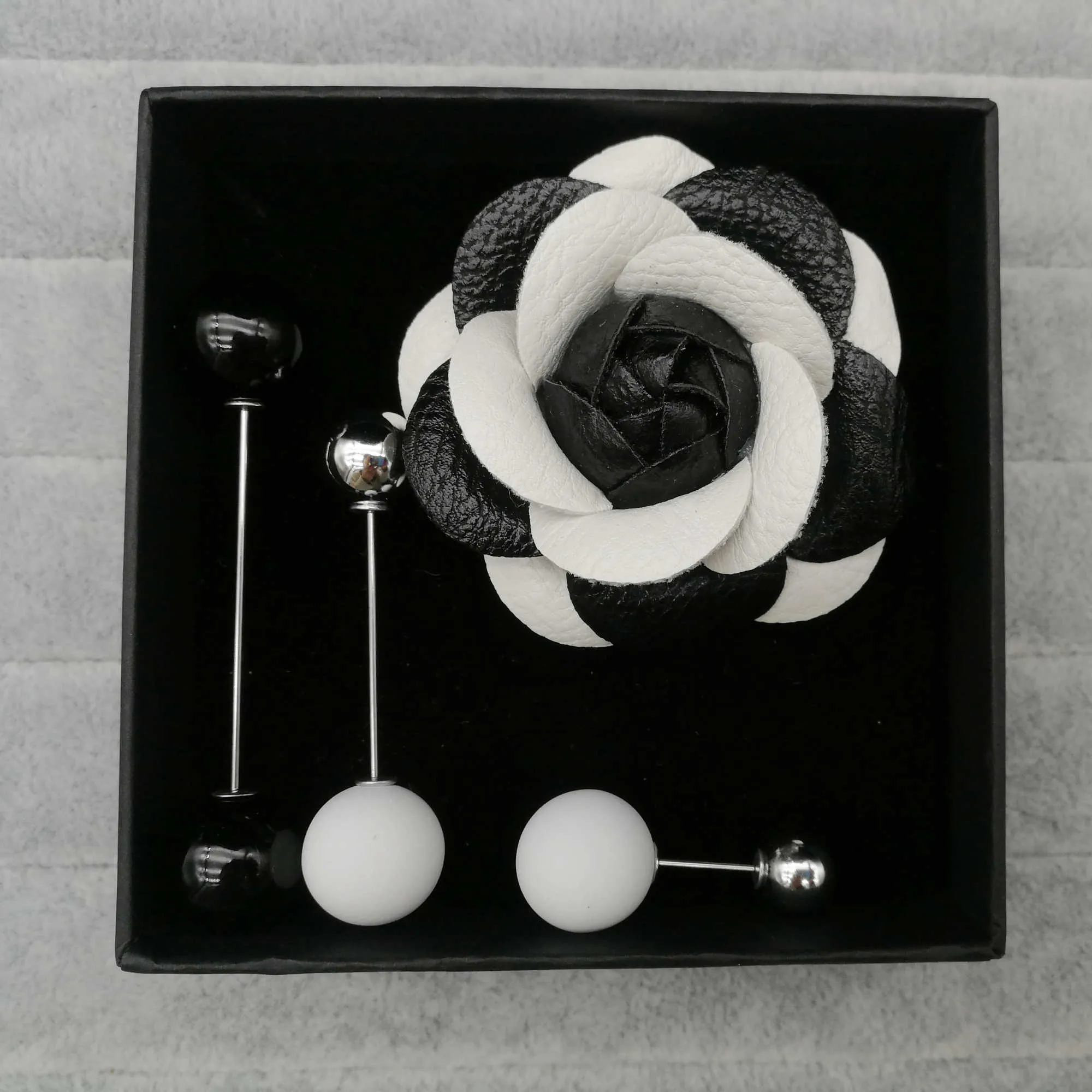 Meisjes stoffen camellia bloembroche voor bruiloft wit lederen broches voor vrouwen parel revers pin pin juwelen accessoires1733756