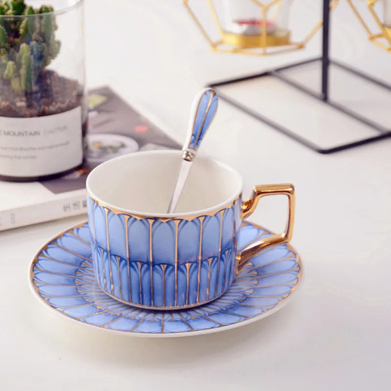 Tasses à café classiques en porcelaine avec soucoupes, vaisselle, tasses à café avec cuillère, service à thé de l'après-midi, cuisine à domicile 303j