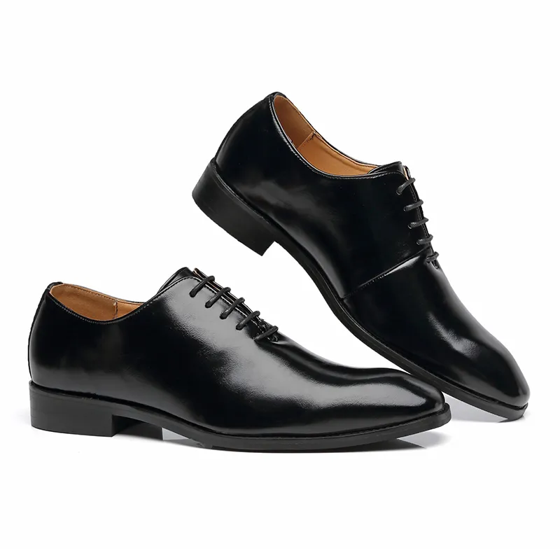 Sapatos masculinos British Business Suit Men Men Dress Shoes Lace-up Flats Mocassins Casamento Oxfords Big Size Y200420