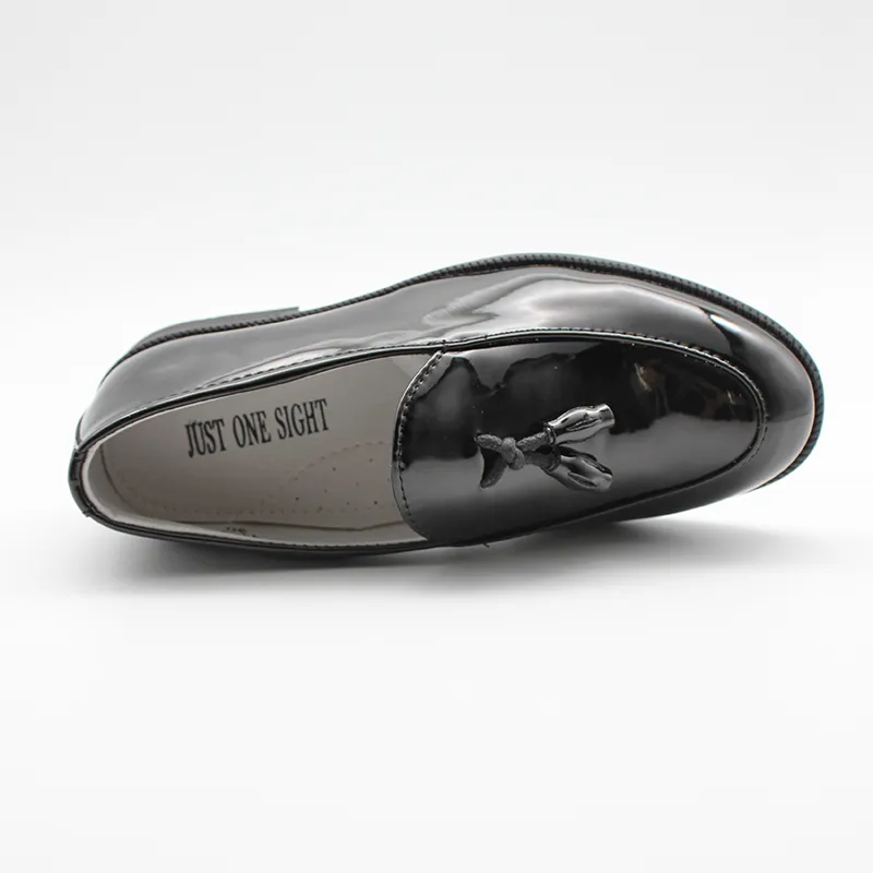 Мальчики для обуви черной изделия из искусственной кожа на кисточках.
