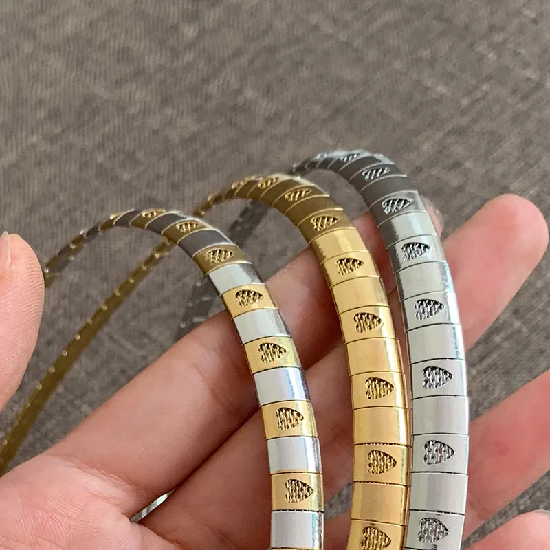 Mode femmes en acier inoxydable chaîne collier ras du cou collier en forme de coeur pour chaîne de serpent avec bracelet fille cadeau bijoux largeur 8 mm CY132892