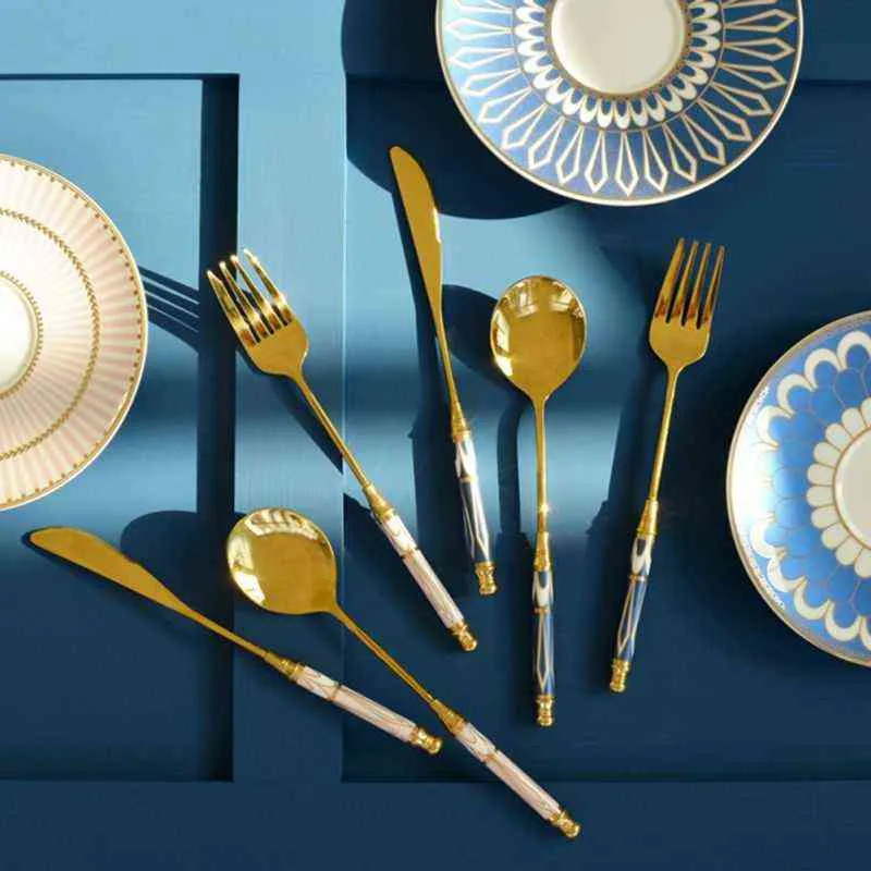 Set di posate da cucina placcato oro Forchette da dessert Coltelli Cucchiai Design elegante Stoviglie in ceramica la casa Ristorante Mensa 211229