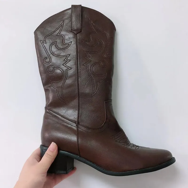 Pointy shop cowgirl boots