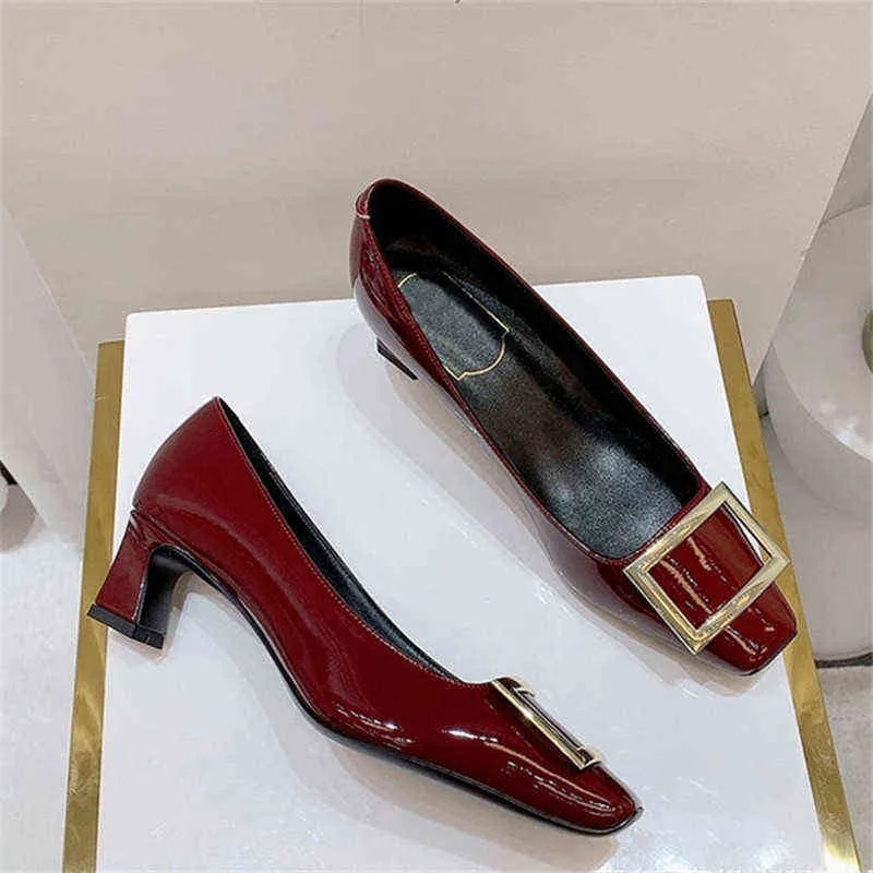 Klänning skor våren nya höga klackar märke klassiska damer patent läder pumpar arbetar svart mid häl kvinnors fashion220303