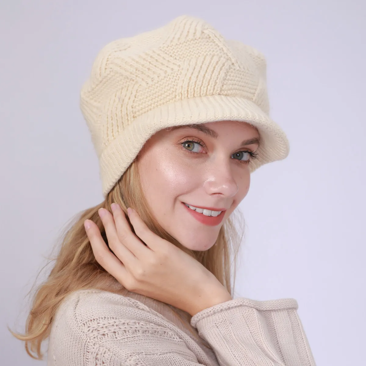 Cappello caldo foderato in pile Berretto con teschio invernale caldo lavorato a maglia tinta unita con tesa accessori moda da donna e regalo sabbioso