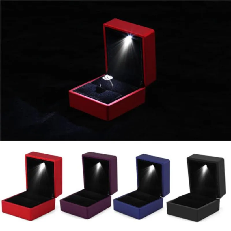 Créatif avec lumière LED boîte à bijoux affichage anneau pendentif petit cadeau exquis surprise couleur unie simple mode personnalité 273q