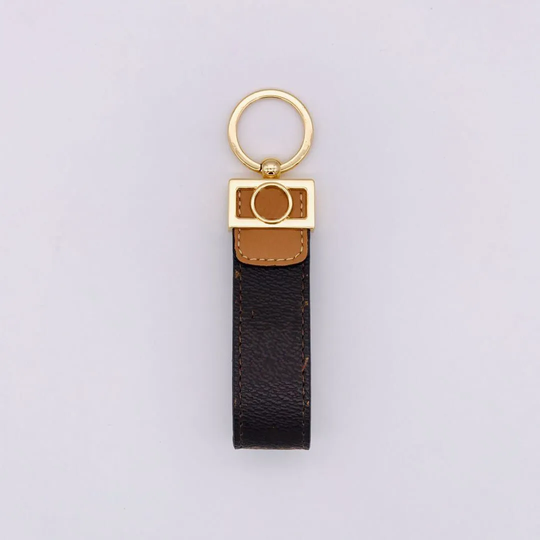 Mode Porte-clés à la main 2021 Hommes Femmes Créateur de mode Portefeuille en cuir Porte-clés de voiture Boucle Accessoires avec boîte et sac à poussière8422557