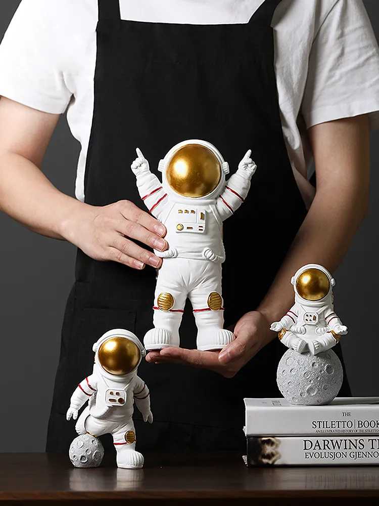 Nordic Moderno Astronauta figurine in miniatura Mestiere Della Resina Casa fata giardino decorazione scrivania Manufatti l'arredamento accessori la camera 201284v
