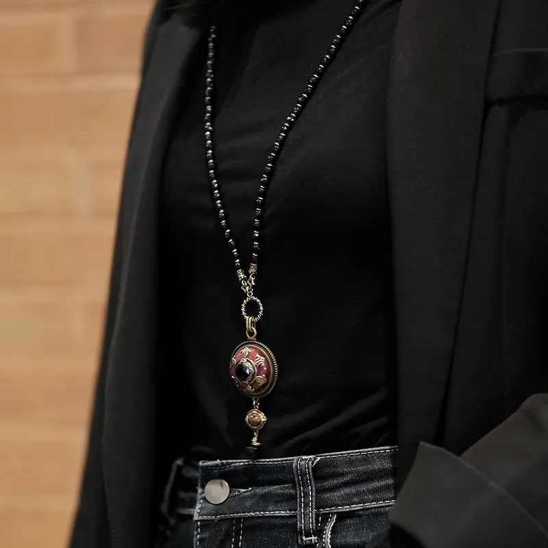 Amorita boutique Vintage black beads Sweater chain stone Necklaces Accessories 220217