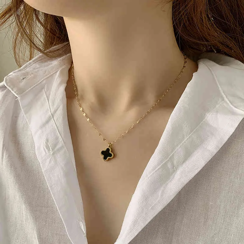 Korean 18K gold lip chain double-sided clover titanium steel necklace women's fashion ins simple white Fritillaria clavicle chain