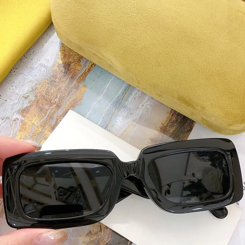 2021SS Womens Thick Sheet Sunglasses Female Designer Sunglasses Square Plate Frame Oval Lenses Fishbone Mirror Leg Design SUN Glas274o