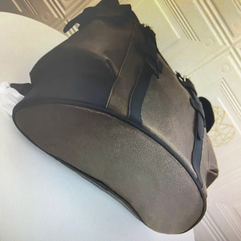 Designer Backpack Bag Grote capaciteit voor mannen Travel Wandelzak hoogwaardige klassieke bloemenman rugzakken Taurillon Leather Travel307D