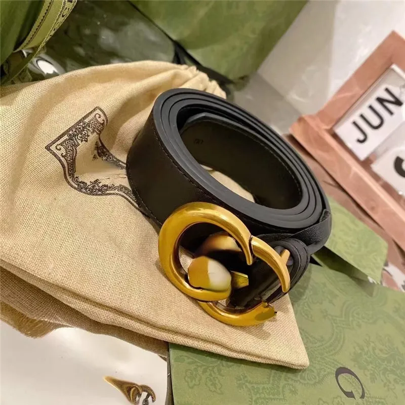 2022 Ny Designer PU Belt Letters Smoth Buckle för män och kvinnor Par med presentförpackning