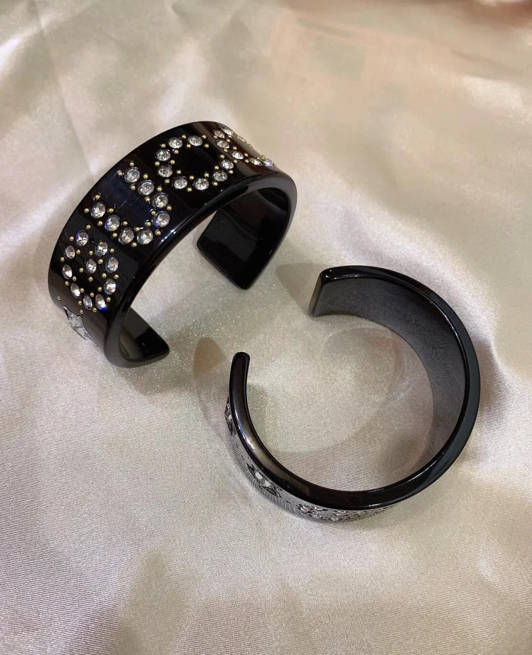 2020 Design Weiß schwarzer Farben Harz offener Armbänder Mode schöne Qualität Joker Strass Schmuck Bracelets Frauen l Accesso8346470