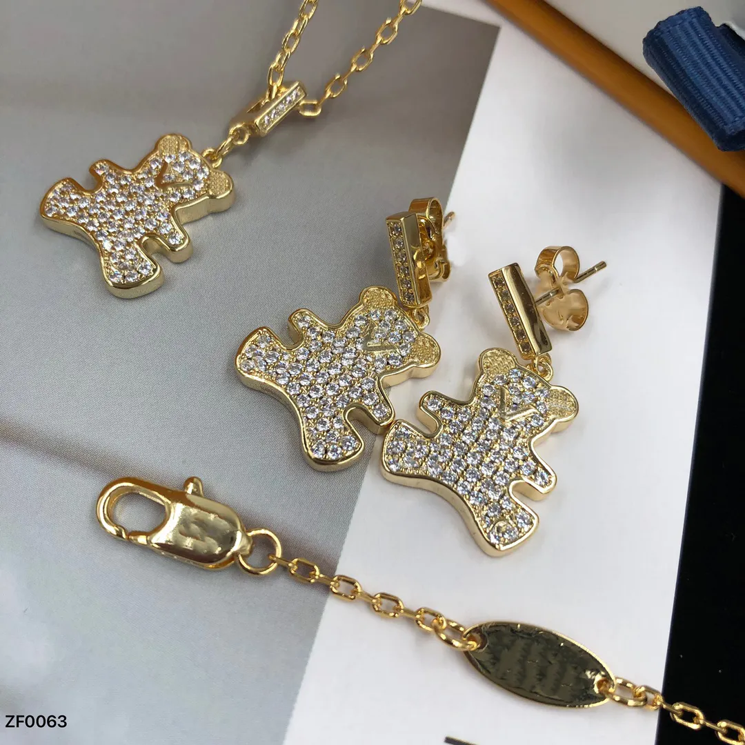 V Letter Bear Pendant Necklaces Elegant Women Fashion Simple Crystal Rhinestones Bracelet Earrings Necklace Set No Box223E