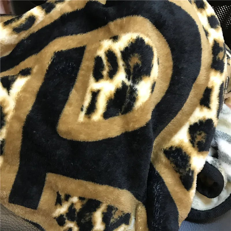 Coperta portatile Coperta in peluche di corallo con stampa leopardata morbida coperta invernale Stile vintage di buona qualità279u