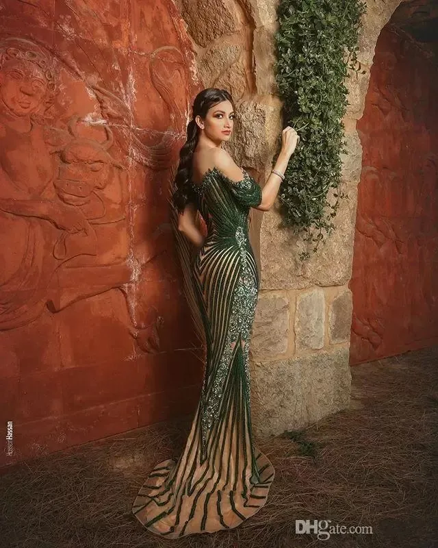 2022 Green Mermaid Suknie wieczorowe Sheer Jewel Neck Crystal Major Frezowanie Długie sukienki Prom Wzburzyć Custom Made Sweep Pociąg Formalne Party Suknie