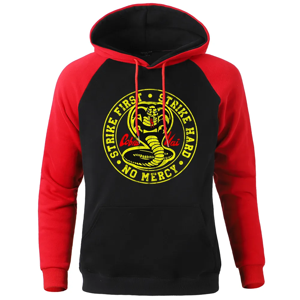 Hoody cobra kai utskrift ny höst varm man raglan hoodies stor storlek hajuku män sweatshirt street mode punk mens pullover x1227