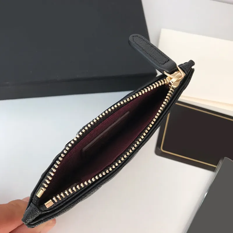 Die Mode -Brieftasche 037422 Klassischer Chic Style öffnet und fügt wichtige Karten mit 5 Kartenschlitzen auf den hinteren Modetaschen im Perfect9183141 ein