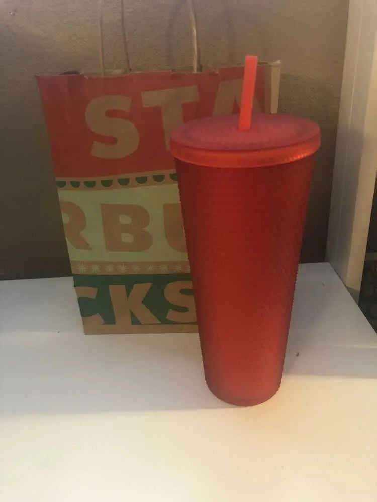 NEUE / 2021 Starbucks Matte rot Orange Nieten Tumbler Cup 24 Unzen Weiche Touch