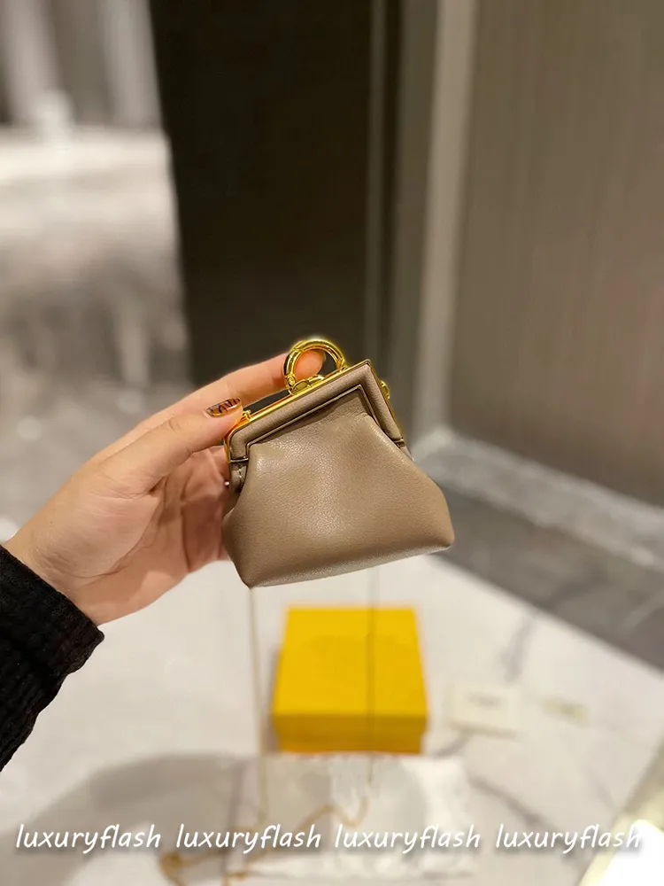 Mini portmonetki 2023 projektanci litery pochodzenie jakość kobiety małe torebki torba Crossbody luksusowy łańcuszek na ramię z paskiem na ramię pluszowe torebki Nano