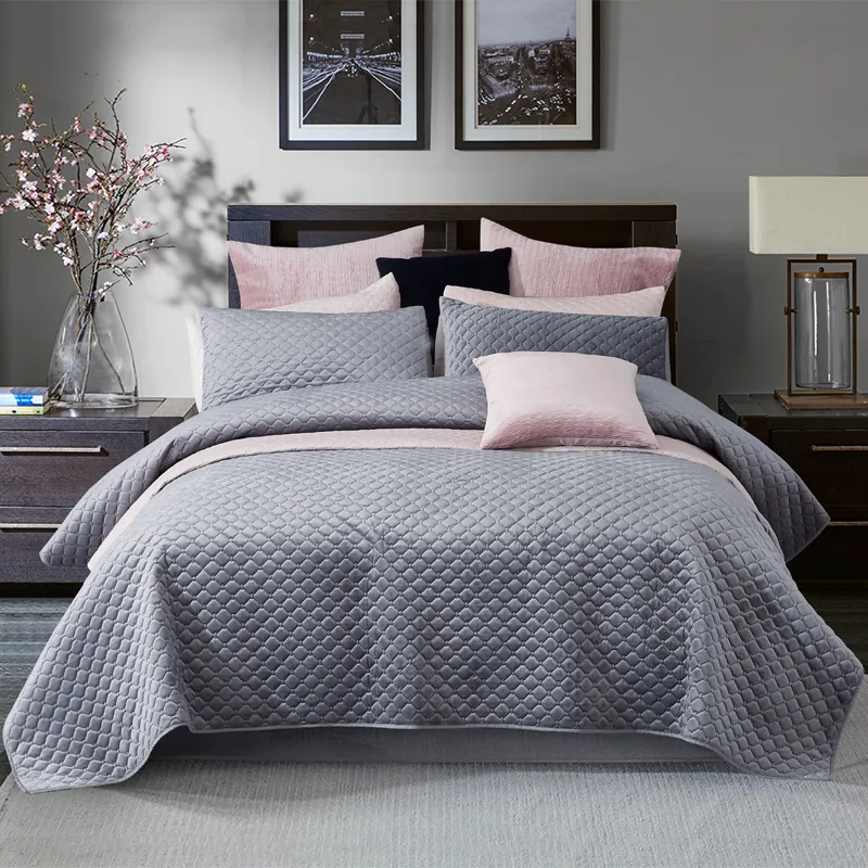 Capas de cama de beleza PHF e colchas de veludo Rainha King King Conjunto de Cama de Luxo Soft Lightweight Colcha Cobertura Cinza Pink Silver 20118