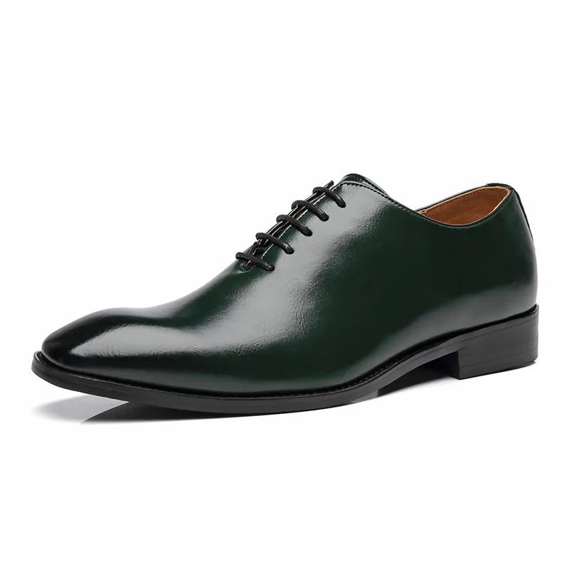 Sapatos masculinos British Business Suit Men Men Dress Shoes Lace-up Flats Mocassins Casamento Oxfords Big Size Y200420