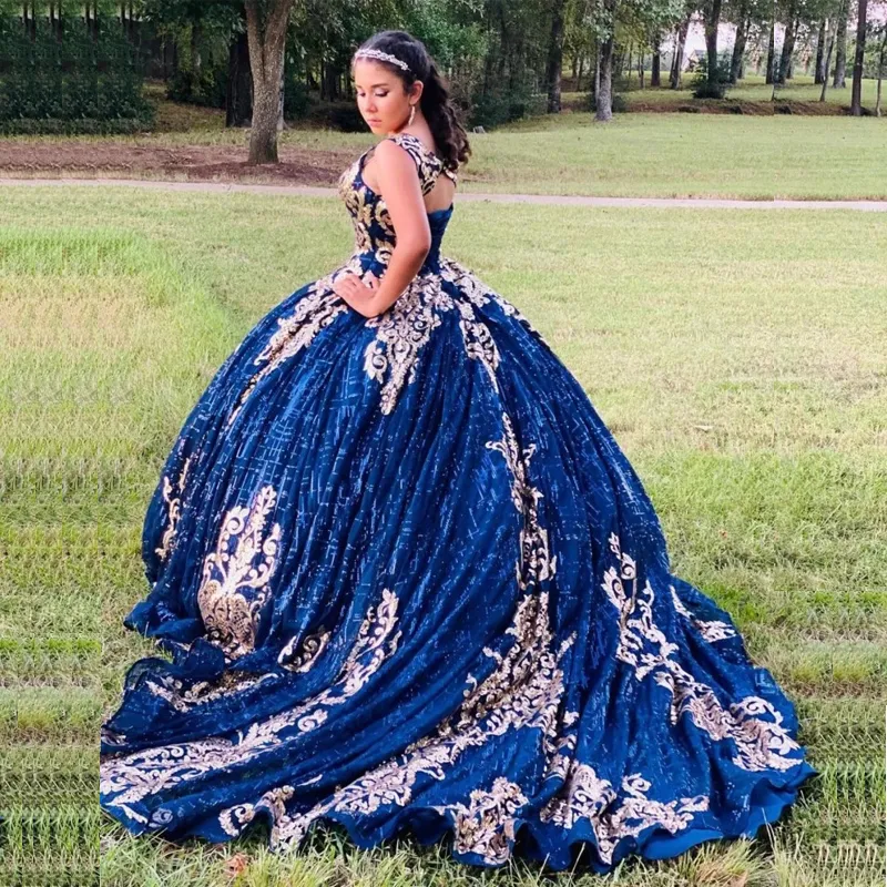 Abiti Quinceanera con applicazioni di paillettes blu navy Abito da ballo con paillettes dorate con scollo a V Abito dolce 15 Abito con lacci sul retro abiti xv 15 a os235y