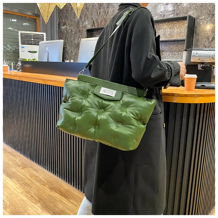 HBP women`sbag 2021 spring new trendy foreign style tote bags fashion Korean version large-capacity messenger bag