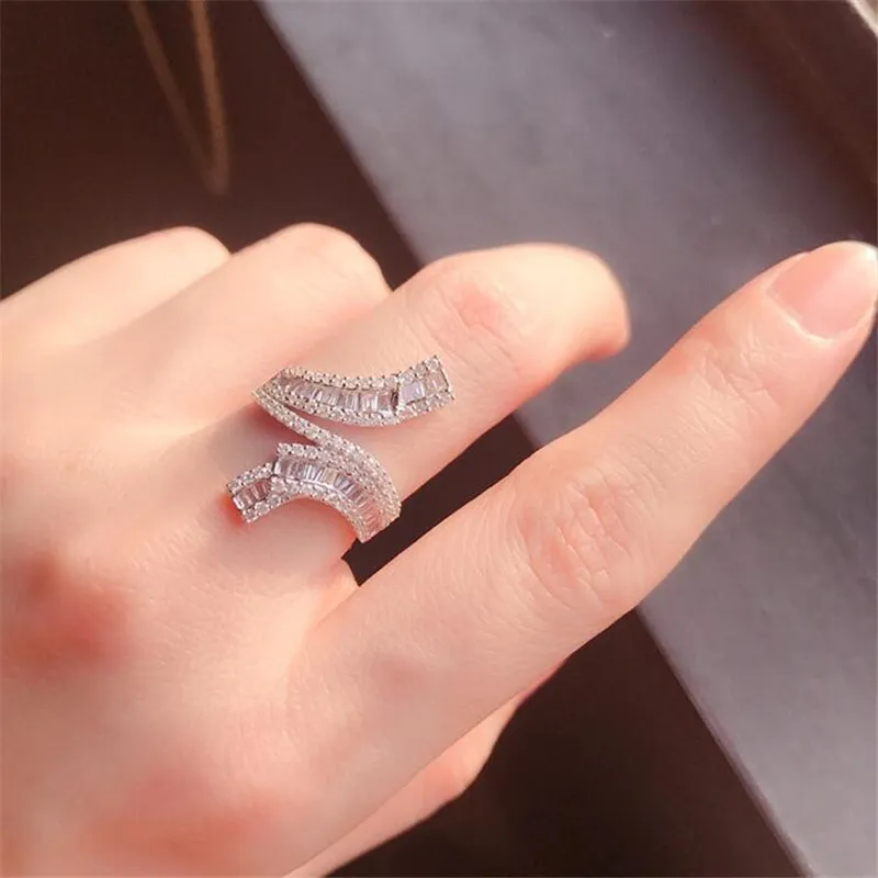 Köpüklü Lüks Takı 925 STERLING Gümüş T Prenses Kesim Beyaz Topaz CZ Elmas Taş Taşları Popüler Kadın Aly Band Ring L332W