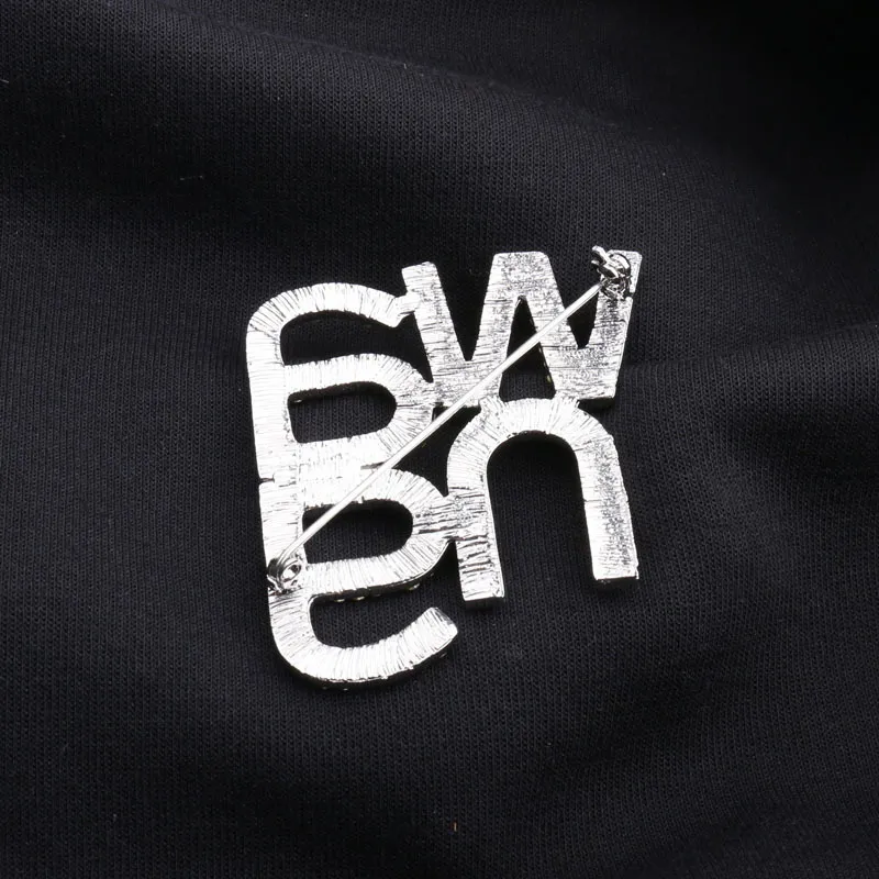 Shiny rhinestone women Wang letter pin brooch trending fashion jewelry brooches 201009