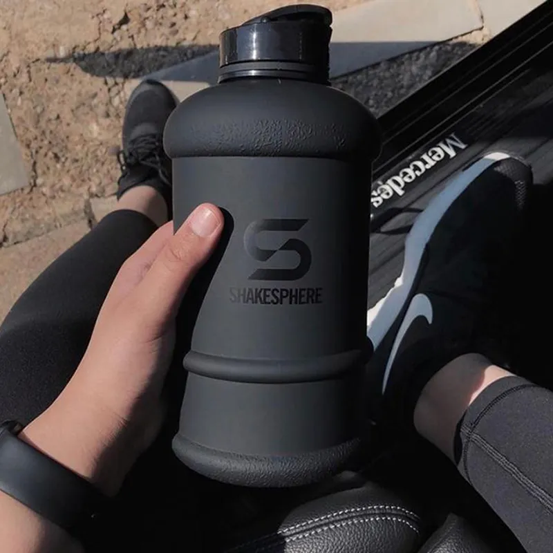 Bottiglie sportive in plastica da 2200 ml di grande capacità Portatile da viaggio all'aperto Tazza di acqua fredda Fitness Palestra Bottiglia di shaker proteine 220217