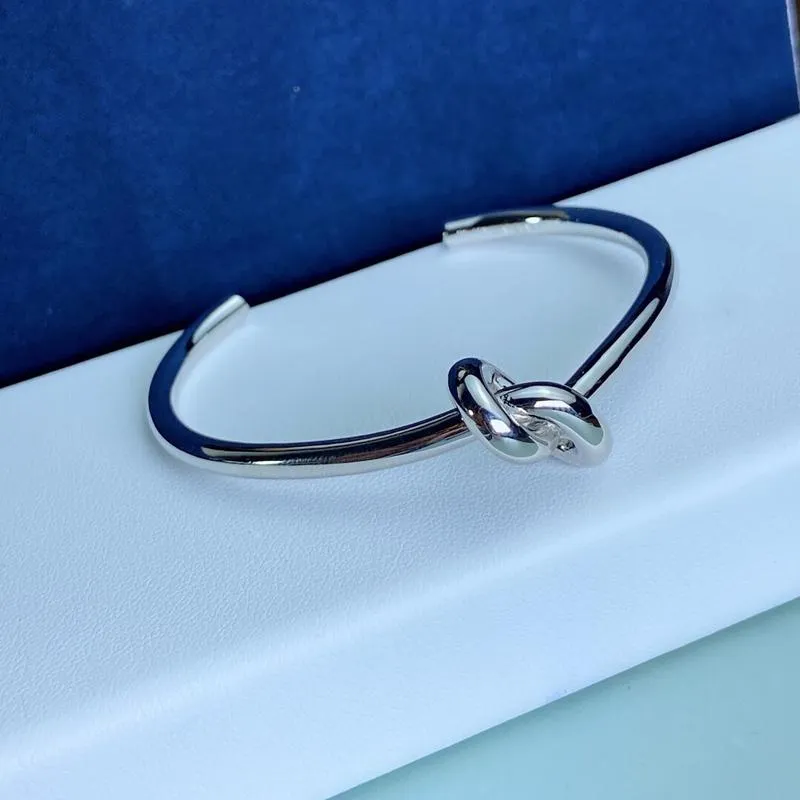 Bangle European and American Style Simple Knotted Love Open Armband Men Women Fashion Trend Brand Lover Gift Trum22264O