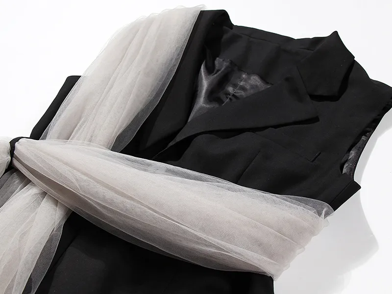 TWOTWINSTYLE Elegante schwarze Weste für Frauen gekerbt ärmellos mit Schal hohe Taille schlanke Westen weibliche Sommermode Kleidung 201102