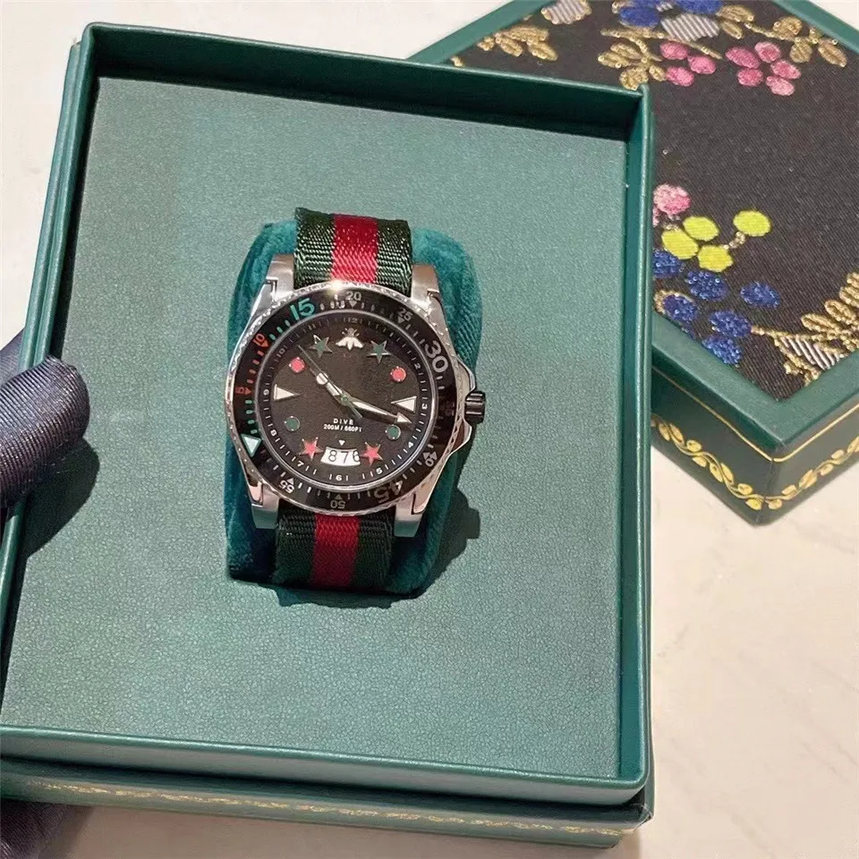 Najnowsza luksusowa zegarek na rękę męską naznaczoną zegarkiem inspirowanym paskiem z poliestrem inspirowanym nurkiem i Zielonym Kwarcowym Watchami 239V